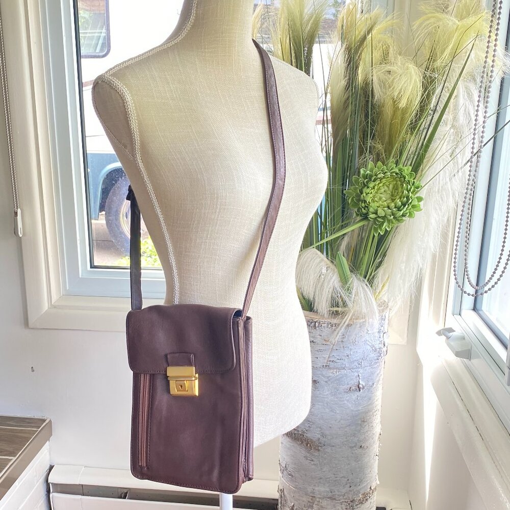 Made In Canada Leather Multi Compartment Crossbody Bag - Picture 12 of 16